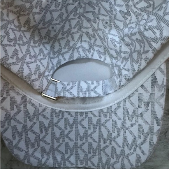 New With Tags Michael Kors White and Gray Monogram Hat - Picture 5 of 5